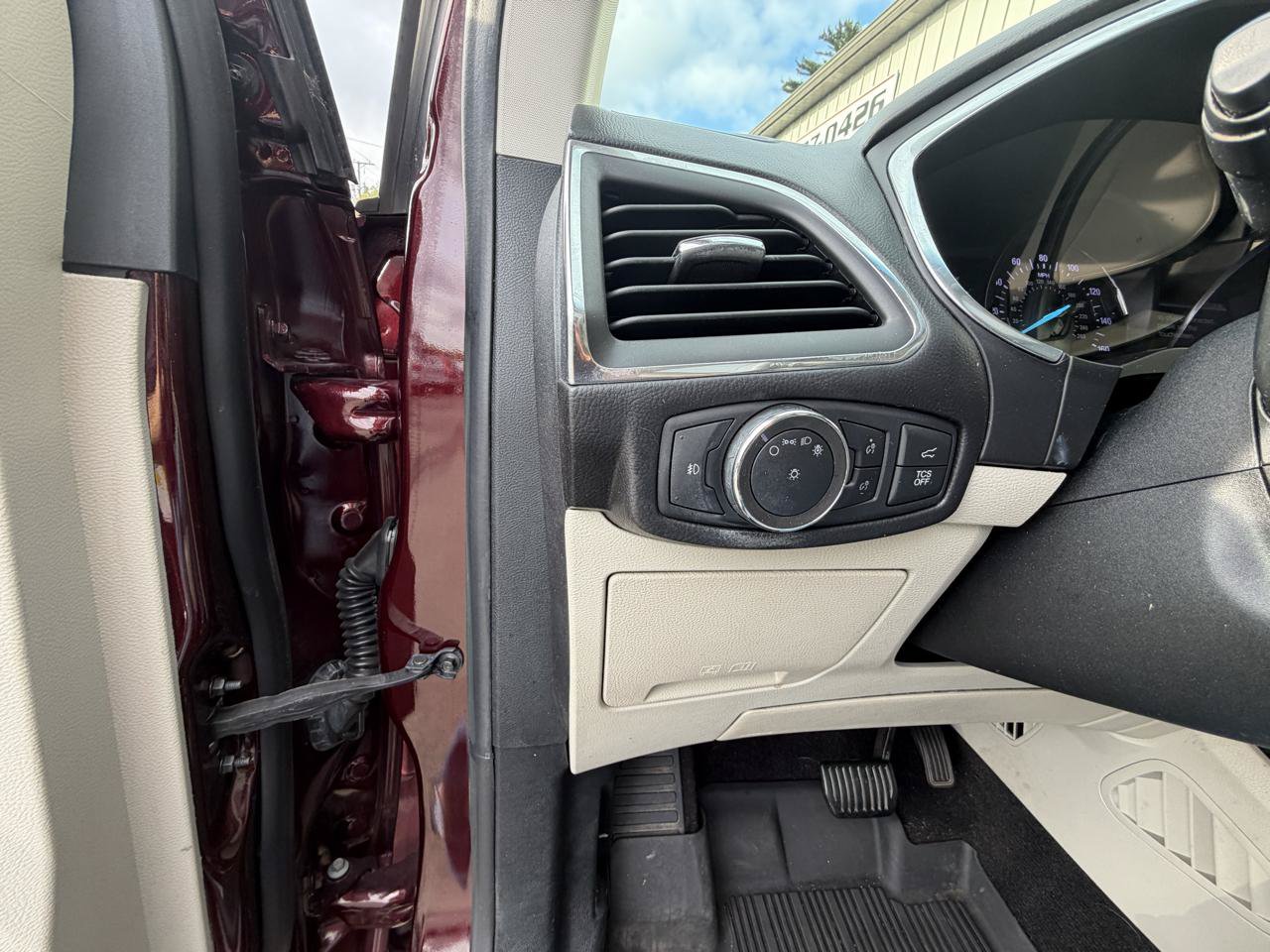 Used 2020 Ford Edge Titanium w/ Equipment Group 301A AWD/4WD image 18