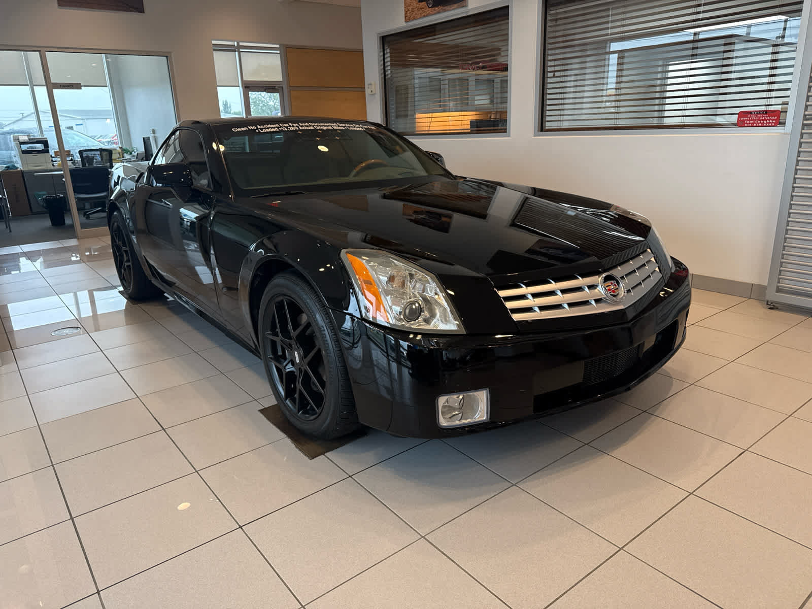 Used 2004 Cadillac XLR RWD image 5
