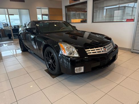Used 2004 Cadillac XLR RWD image 5