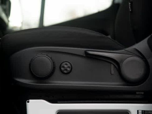 Used 2025 Mercedes-Benz Sprinter 2500 image 26