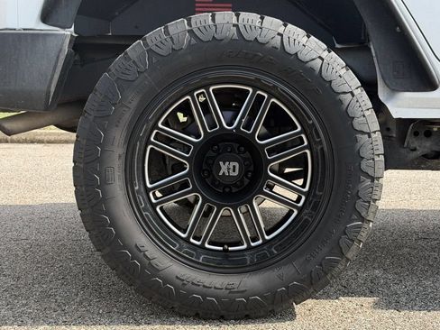Used 2016 Jeep Wrangler Unlimited Sahara w/ Connectivity Group AWD/4WD image 30