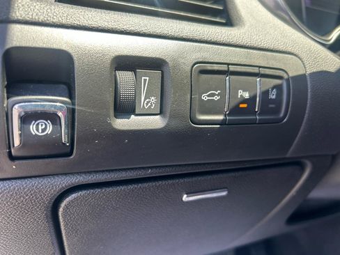 Used 2017 Chevrolet Impala Premier w/ Enhanced Convenience Package FWD image 17