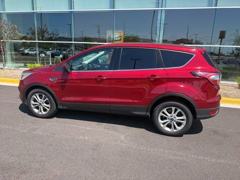 Used 2017 Ford Escape SE FWD image 9