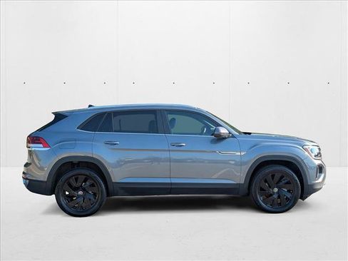 Certified 2025 Volkswagen Atlas Cross Sport SE w/ Panoramic Sunroof Package image 3