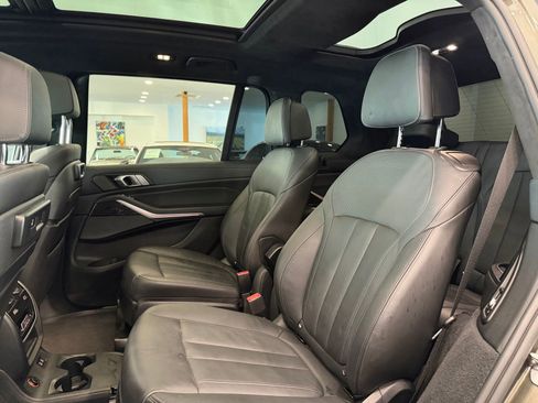 Used 2022 BMW X7 xDrive40i w/ M Sport Package image 7