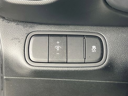 Used 2023 Hyundai Venue SE image 10