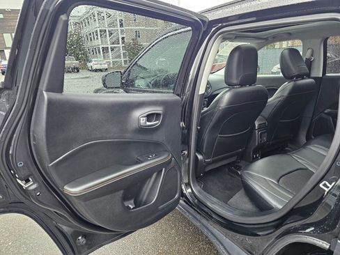 Used 2017 Jeep Compass Latitude w/ Popular Equipment Group AWD/4WD image 17