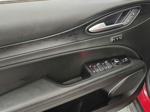 Used 2018 Alfa Romeo Stelvio AWD image 19