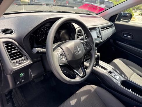 Used 2022 Honda HR-V LX image 14