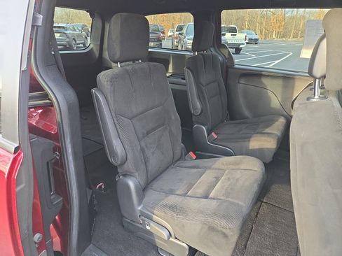 Used 2017 Dodge Grand Caravan SE image 26