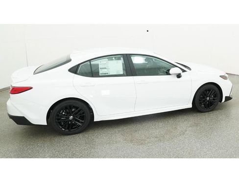 Used 2026 Toyota Camry SE FWD image 10