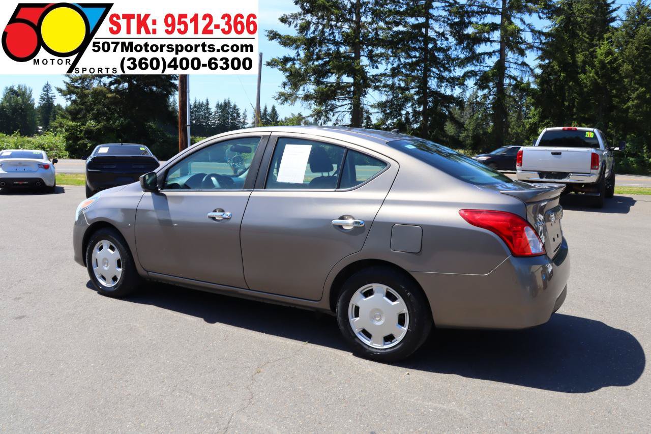 Used 2016 Nissan Versa SV FWD image 5