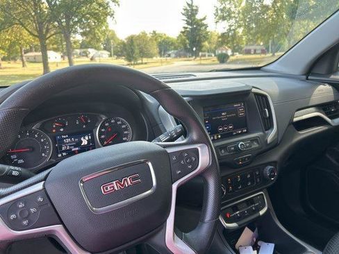 Used 2024 GMC Terrain SLE image 25