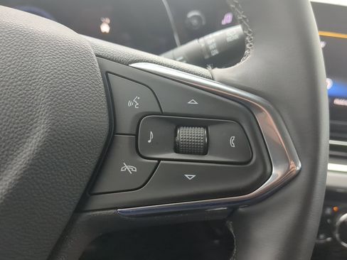 Used 2025 Chevrolet Trax LT w/ Driver Confidence Package image 32