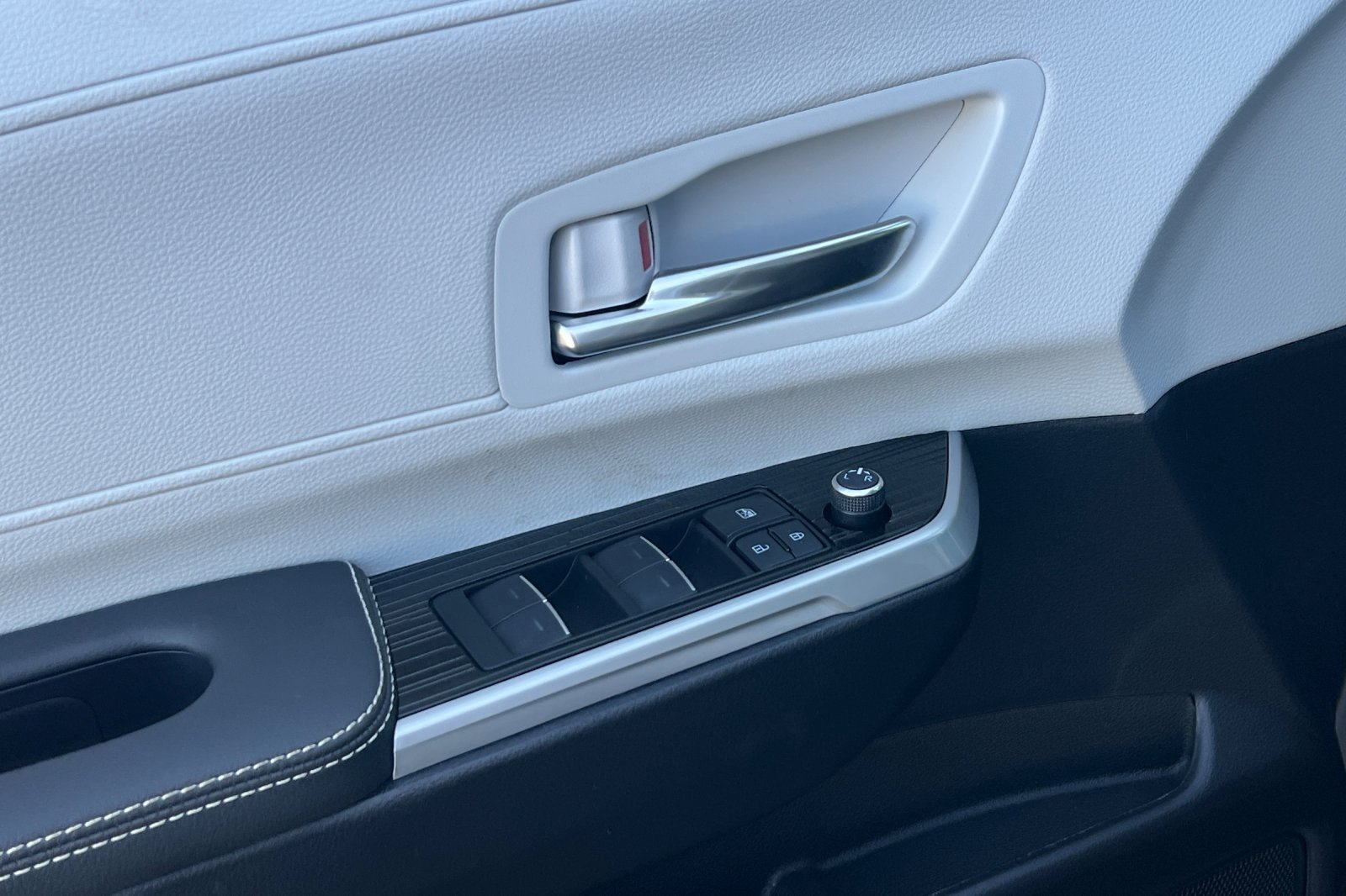 Certified 2026 Toyota Sienna XSE FWD image 11