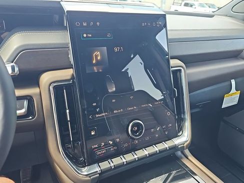 New 2026 GMC Yukon Denali Ultimate AWD/4WD image 12