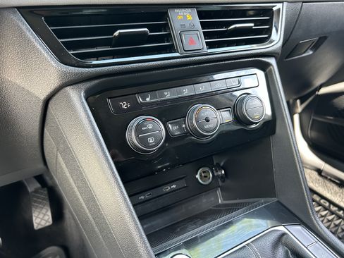 Certified 2024 Volkswagen Taos SE FWD image 23