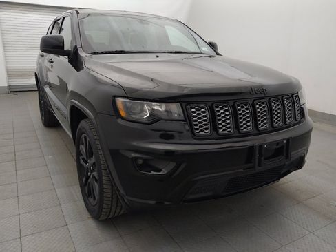 Used 2018 Jeep Grand Cherokee Altitude RWD image 13