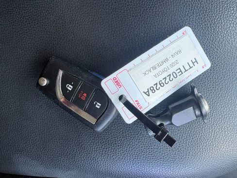 Used 2020 Toyota RAV4 LE FWD image 31
