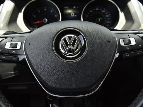 Used 2018 Volkswagen Tiguan SE w/ Panoramic Sunroof Package AWD/4WD image 18