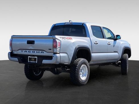 Used 2021 Toyota Tacoma TRD Off-Road w/ Technology Package AWD/4WD image 5