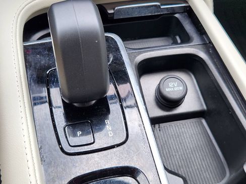 Certified 2025 Volvo XC90 T8 Plus AWD/4WD image 29