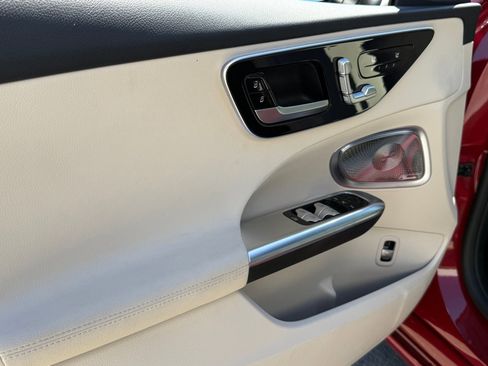 Used 2025 Mercedes-Benz C 300 Sedan image 23