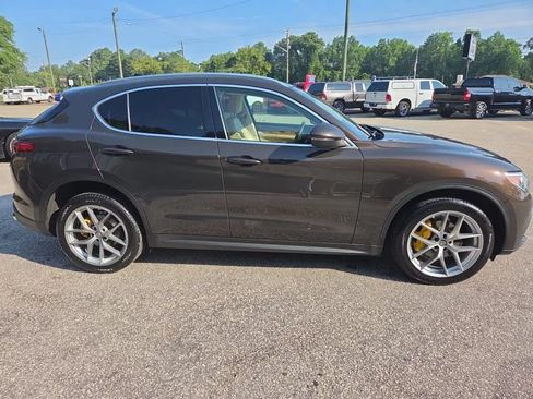 Used 2018 Alfa Romeo Stelvio Ti Lusso AWD/4WD image 4