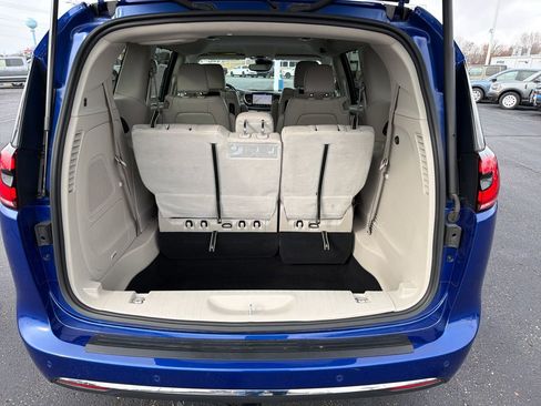Used 2021 Chrysler Pacifica Touring-L w/ Uconnect Theater Family Group image 24