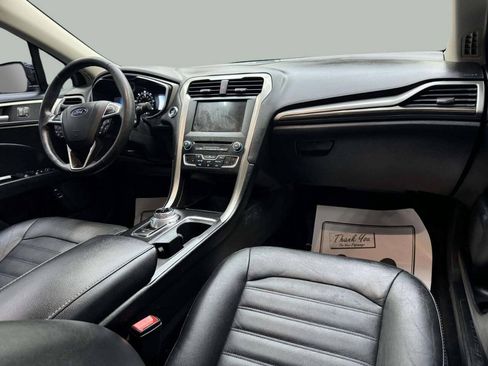 Used 2017 Ford Fusion SE w/ Equipment Group 602A FWD image 7