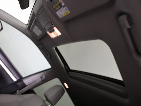 Used 2016 Toyota Highlander XLE image 14