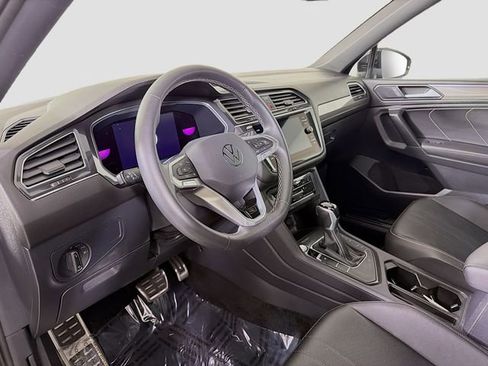 Used 2023 Volkswagen Tiguan SE R-Line image 9