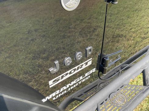 Used 2015 Jeep Wrangler Unlimited Sport AWD/4WD image 21