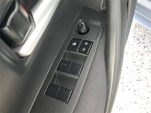 Used 2020 Toyota Corolla LE image 22