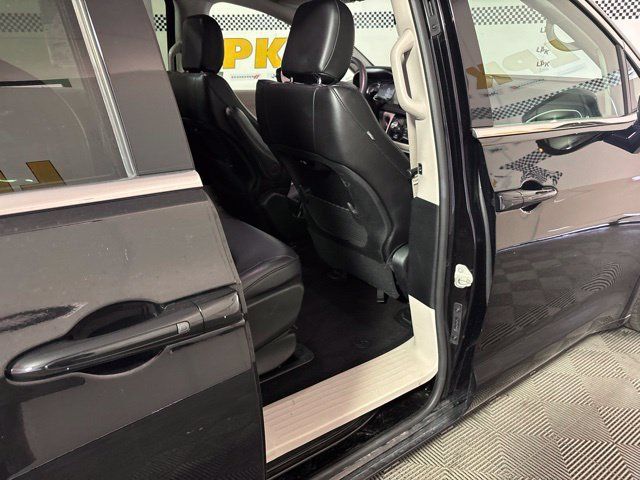 Used 2024 Chrysler Pacifica Limited FWD image 15