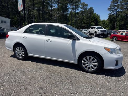 Used 2013 Toyota Corolla LE FWD image 17