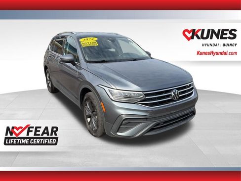 Used 2024 Volkswagen Tiguan SE FWD image 1