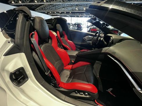 Used 2021 Chevrolet Corvette Stingray Premium Conv w/ Z51 Performance Package RWD image 23
