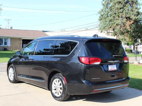 Used 2018 Chrysler Pacifica Touring-L w/ Advanced Safetytec Group FWD image 7