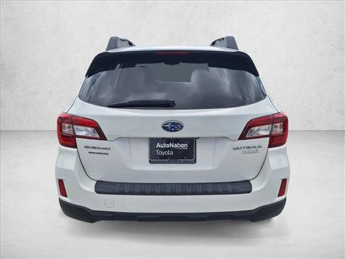 Used 2017 Subaru Outback 2.5i AWD/4WD image 6