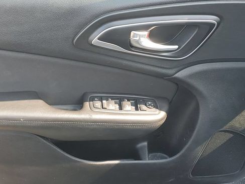 Used 2016 Chrysler 200 LX FWD image 13