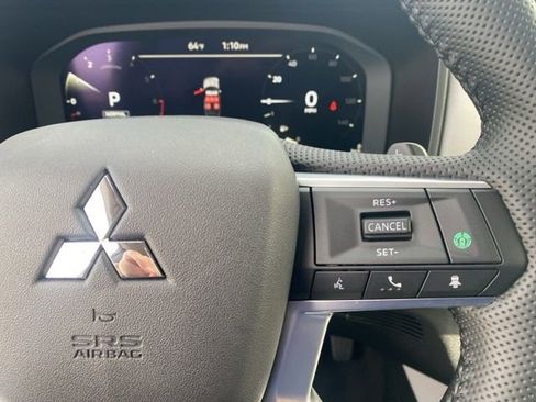 New 2025 Mitsubishi Outlander SE image 23