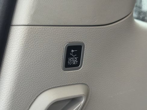 Used 2024 Jeep Wagoneer Series II w/ Flexible Seating Group image 21