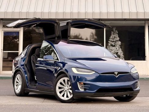 Used 2016 Tesla Model X 75D image 2