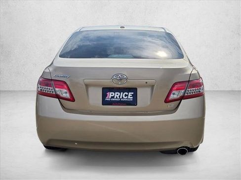 Used 2010 Toyota Camry LE FWD image 7