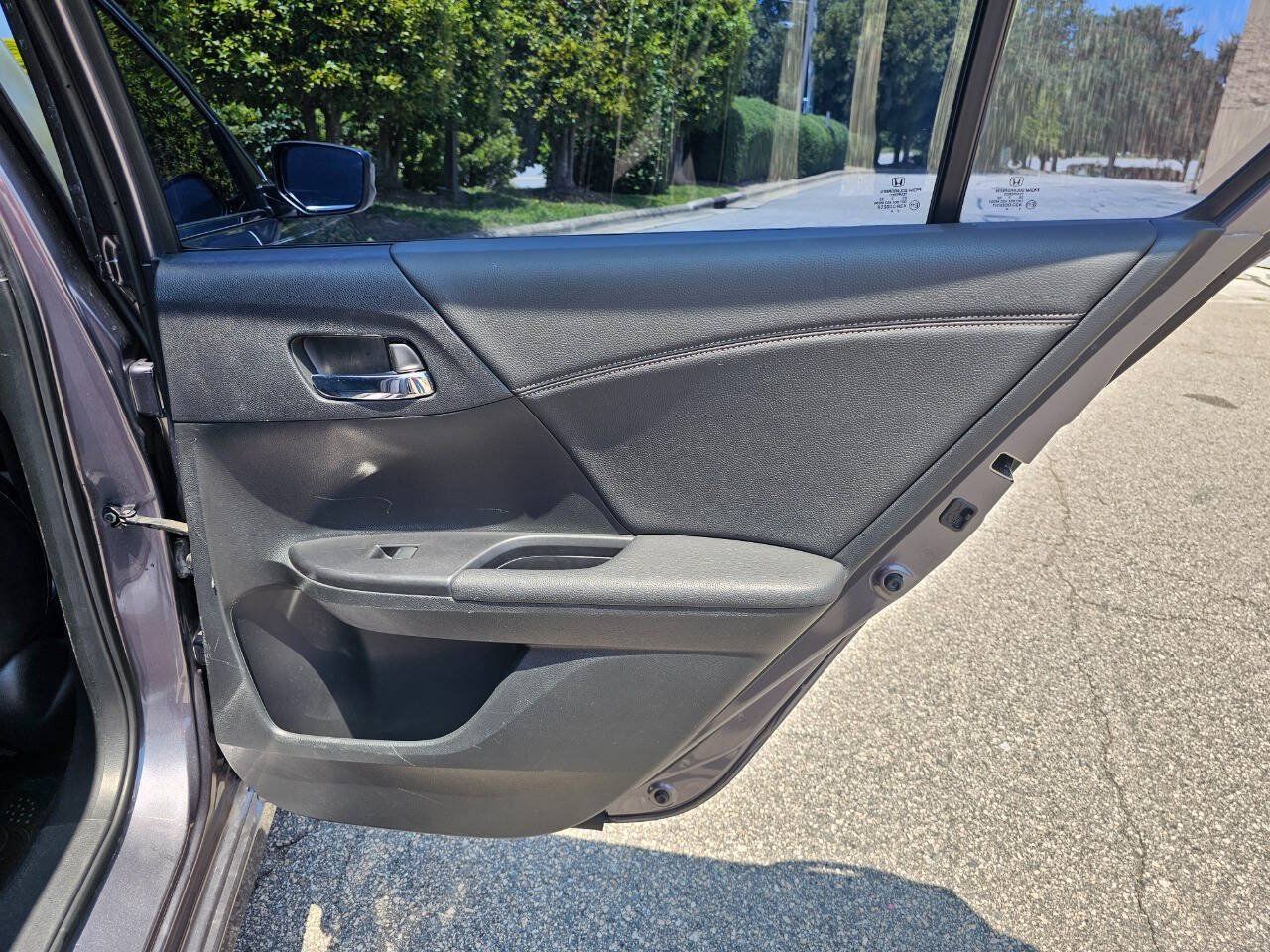 Used 2017 Honda Accord Sport image 24