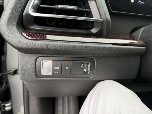 Used 2025 Chevrolet Traverse RS image 17