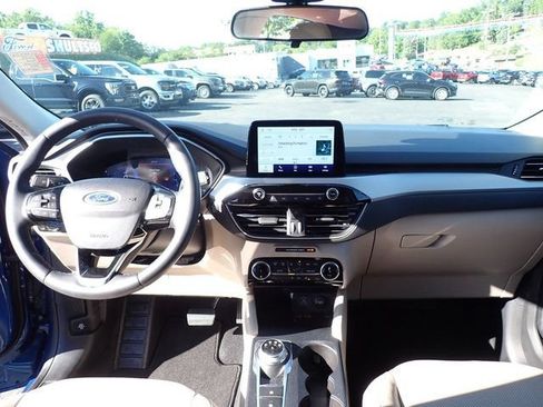 Used 2022 Ford Escape SEL w/ Technology Package AWD/4WD image 13