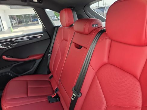 Used 2025 Porsche Macan AWD/4WD image 13