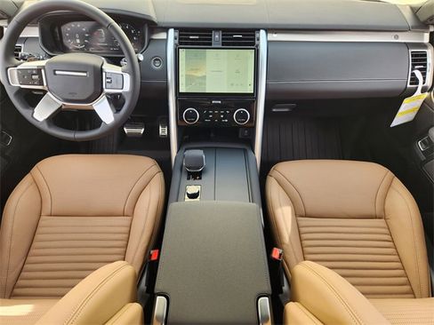 New 2026 Land Rover Discovery Limited Edition image 17